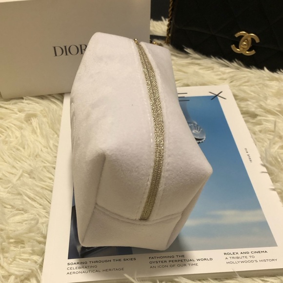 Dior Pouch (Free Mystery clothes) - Picture 6 of 13